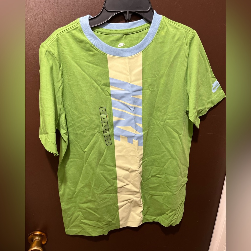 Boys Nike shirt XL
